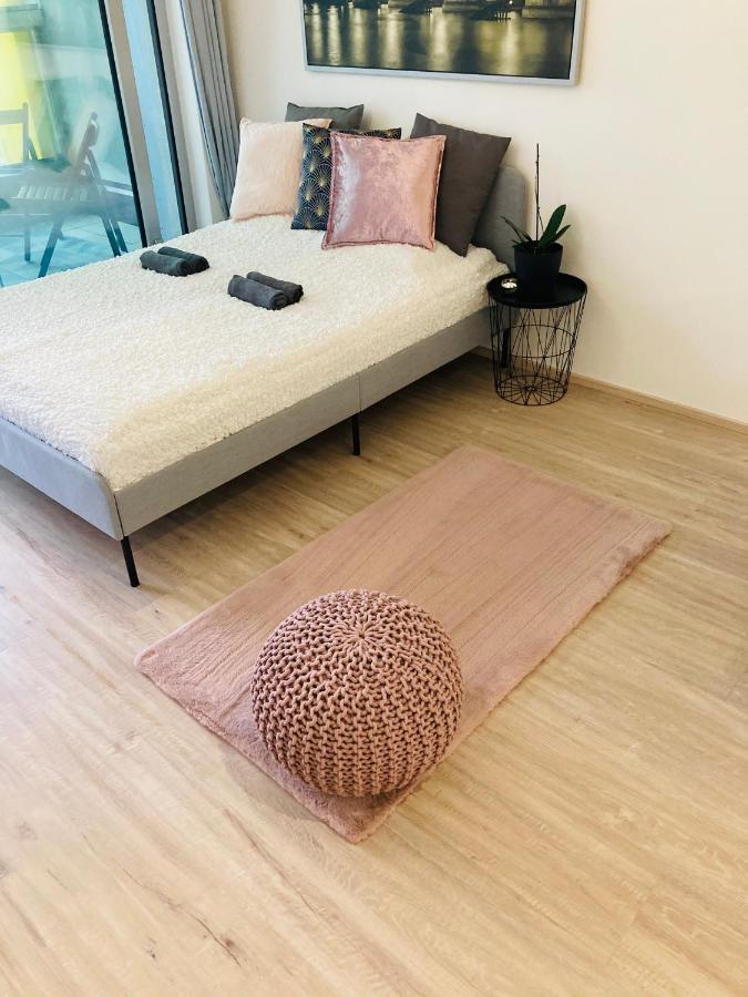 Apartement Blanc Harfa Design 프라하 외부 사진